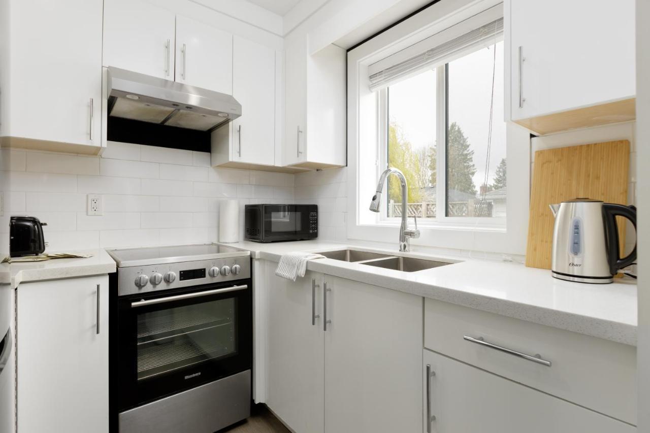 Newly Built Laneway Home 1 Bd Centrally Located Vancouver Eksteriør billede